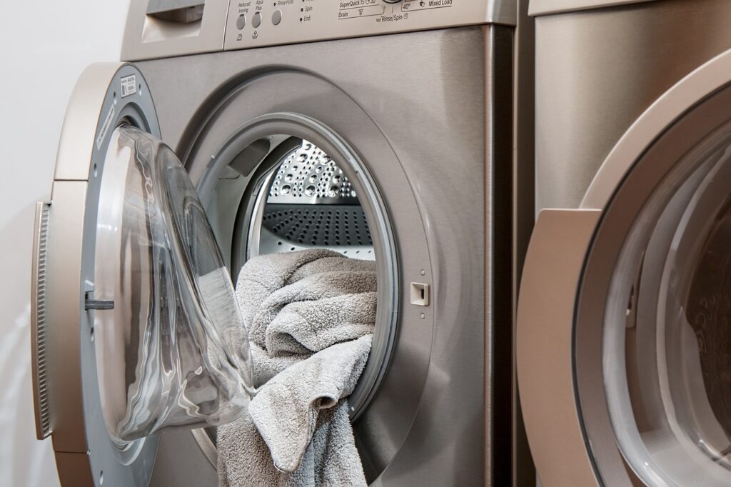 Discover why Pocatello Laundromat's state-of-the-art washers and dryers outshine domestic machines. From efficiency to convenience, explore the advantages of choosing our services for all your laundry needs